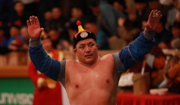 Улсын заан Б.Бат-Өлзий бөхчүүдийн чансааг тэргүүлж байна