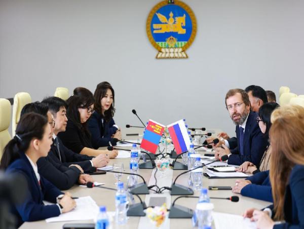 ОХУ-ын Эрхүү мужийн иргэдийн төлөөлөгчдийн хурлынхантай трамбай зэрэг төслийн талаар санал солилцлоо