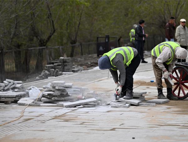 Өнөөдрийн байдлаар гурван байршилд явган хүний зам засварын ажил үргэлжилж байна