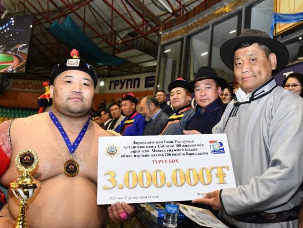 Аймаг, цэргийн цолтой болон залуу бөхчүүдийн барилдаанд хурц арслан Э.Мөнхбаатар түрүүлжээ