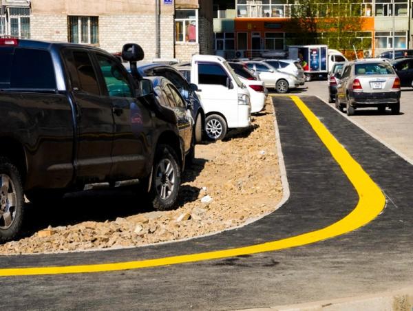 "Орчлон" хорооллын зүүн талын хашааг буулгаж, явган хүний зам барилаа