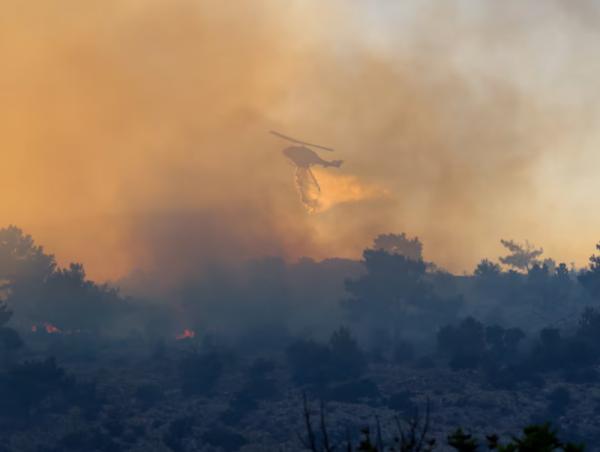 Грекийн Чиос арал дахь ойн түймрийг унтраахаар ажиллаж байна