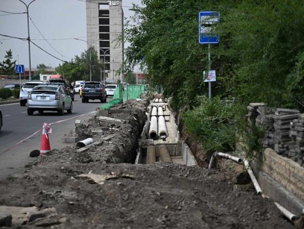 Нарны зам дагуу зөвшөөрөлгүй ажил гүйцэтгэж буй компани явган хүний зам эвдсэн зөрчлийг арилгууллаа