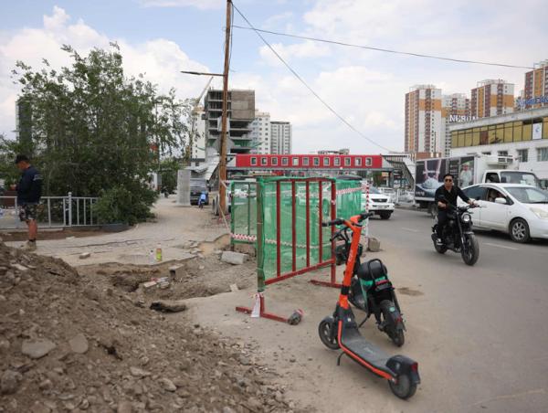 Нарны гүүрний баруун урд ус зайлуулах шугам хоолойг өргөтгөн шинэчлэх ажил 70 орчим хувьтай байна