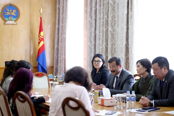 Төрийн байгуулалтын байнгын хорооны дарга Ж.Бат-Эрдэнэ ОУПХ-ны төлөөлөгчдийг хүлээн авч уулзлаа