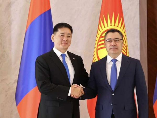 Монгол Улсын Ерөнхийлөгч У.Хүрэлсүх, Бүгд Найрамдах Киргиз Улсын Ерөнхийлөгч С.Жапаров нар албан ёсны хэлэлцээ хийлээ