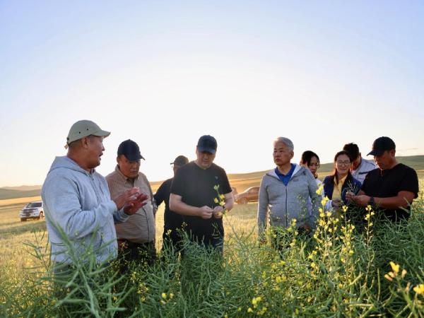 ХХААХҮ-ийн сайд Ж.Энхбаяр газар тариалангийн бүс нутагт ажиллаж байна