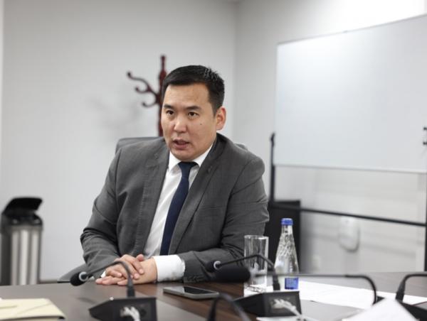 Д.Амгалан: Дуудлага худалдааны орлогыг 17 сургууль, 20 цэцэрлэгийн сандал, ширээ, зөөлөн эдлэл, тоног төхөөрөмжид зарцуулна