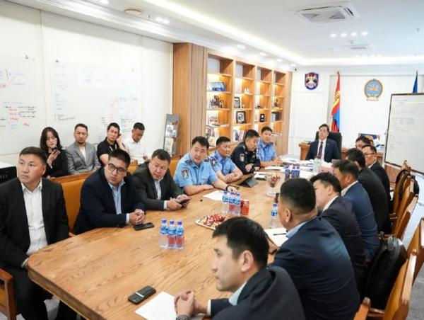 НИТХ-ын дарга А.Баяр түгжрэлийг бууруулах ажлын хүрээнд даатгалын салбарын төлөөллүүдтэй уулзлаа