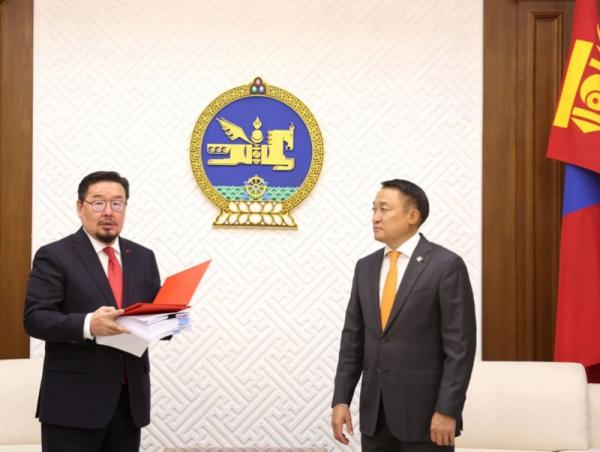 Засгийн газар Монгол Улсын 2026 оны төсвийн төслийг УИХ-д өргөн барилаа