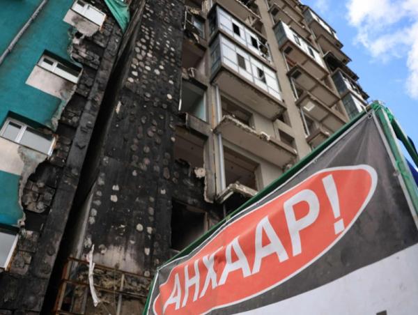 Дэлбэрэлтэд өртсөн 207 дугаар байрыг буулгаж эхэллээ