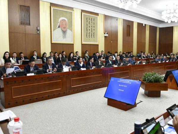 Ерөнхий хяналтын сонсголд "Халзан бүрэгтэй" орд газрын асуудлаар төрийн байгууллагууд, шинжээчид дүгнэлт, илтгэлээ танилцуулав