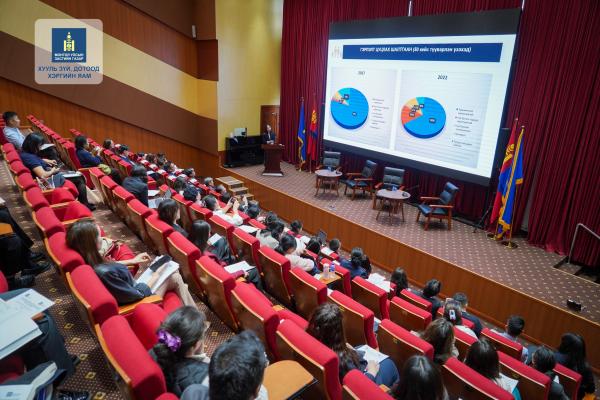 Гэр бүлийн хэрэг шүүхэд хянан шийдвэрлэх тухай хуулийн төслийн хэлэлцүүлгийг зохион байгууллаа