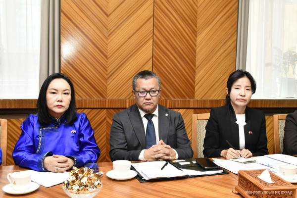 Монгол, Польш хоёр улсын парламентын бүлгүүд хамтын ажиллагааг эрчимжүүлэхээр санал солилцлоо