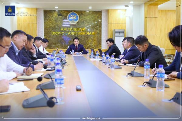 Г.Дамдинням: Хууль бусаар алт олборлогчдод хуулийн хатуу хариуцлага тооцож, өргөн бүрэлдэхүүнтэй тэмцэнэ