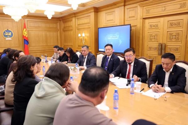 Ерөнхий сайд Монголын эрүүл мэндийн ажилтны үйлдвэрчний эвлэлийн холбооны төлөөлөгчдийг хүлээн авч уулзлаа