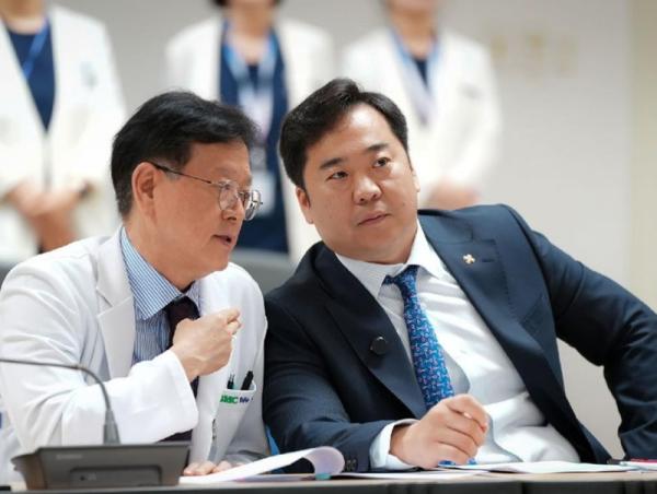 Пусаны эрүүл мэндийн төвтэй хамтран 1000 эмч харилцан солилцож, туршлага судлах хөтөлбөр хэрэгжүүлэх санал тавив