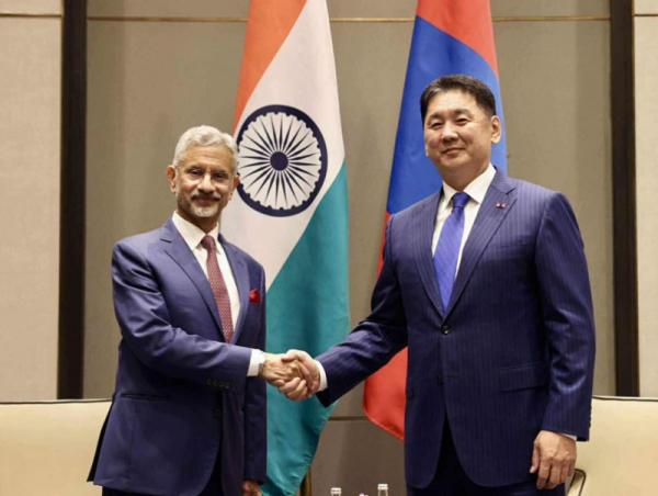 Монгол Улсын Ерөнхийлөгч У.Хүрэлсүхэд БНЭУ-ын Гадаад хэргийн сайд бараалхав