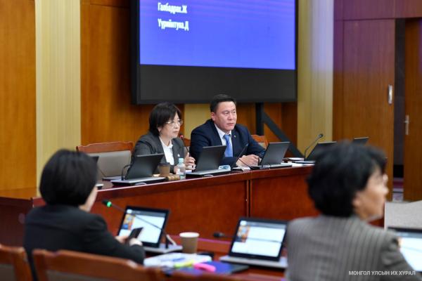 ХХНББХ: Улсын Их Хурлын гишүүдээс Боловсролын сайдад хандаж тавьсан асуулгуудын хариуг хэлэлцэв