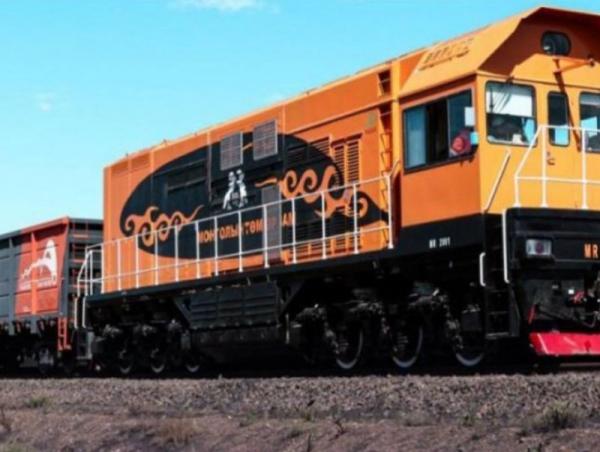 “Тавантолгой-Гашуунсухайт” чиглэлд 4 сарын хугацаанд 2 сая тонн нүүрс тээвэрлэж, түүхэн амжилт тогтоолоо