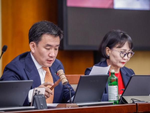 Төсвийн зарлагын хяналтын дэд хороо Монгол Улсын 2026 оны төсвийн тухай хуулийн төслүүдийн гурав дахь хэлэлцүүлгийг хийлээ