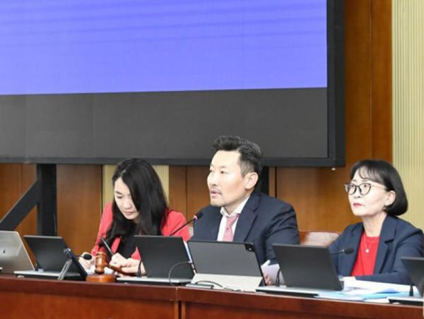 ТБХ:Монгол Улсын 2026 оны төсвийн тухай хуулийн төслийн хамт өргөн мэдүүлсэн хууль, тогтоолын төслүүдийн анхны хэлэлцүүлгийг хийв