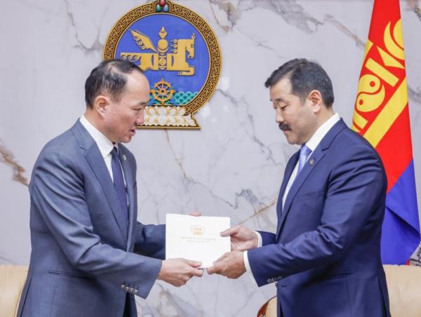 Монгол Улсын Их Хурлын чуулганы хуралдааны дэгийн тухай хуульд нэмэлт, өөрчлөлт оруулах тухай хуулийн төслийг өргөн барилаа