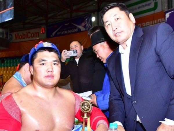 "Эрдэнэт хүлэг" МСУХ-ны 30 жилийн ойн барилдаанд хурц арслан Н.Амгаланбаатар түрүүлжээ