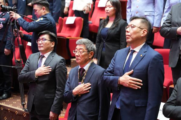 “Чингис хаан” одонт, Академич С. Нарангэрэлд Хууль зүйн салбарын бие бүрэлдэхүүн хүндэтгэл үзүүллээ