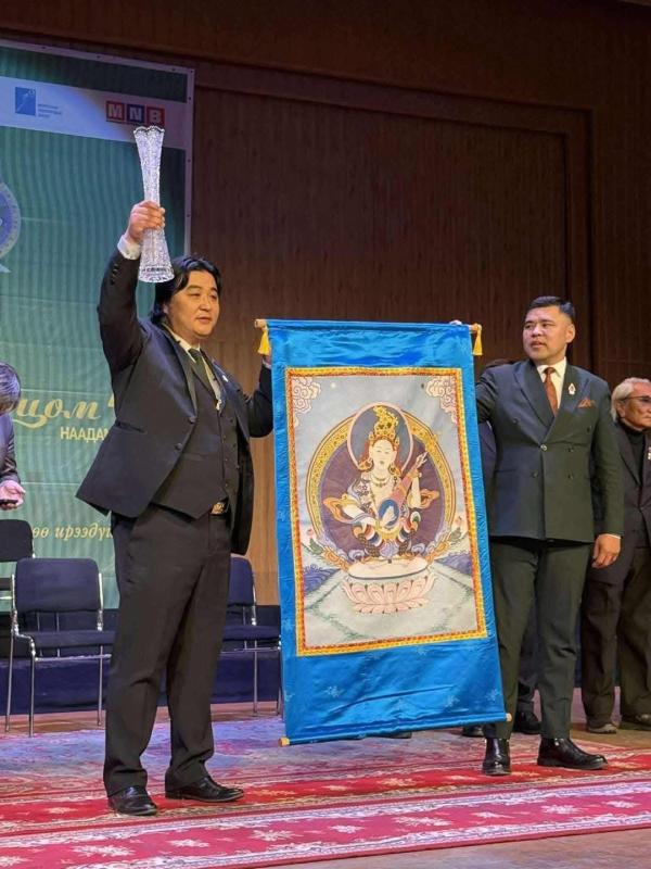 “Болор цом"-ын эзнээр яруу найрагч, сэтгүүлч Н.Минжинсайхан тодорлоо