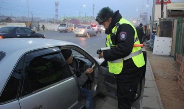 Жолоодох эрхээ хасуулсан үедээ согтуугаар тээврийн хэрэгсэл жолоодсон 8 гэмт хэрэг бүртгэгджээ