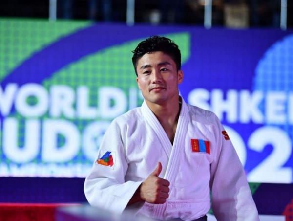 Э.Ариунболд их дуулгаас мөнгөн медаль хүртлээ