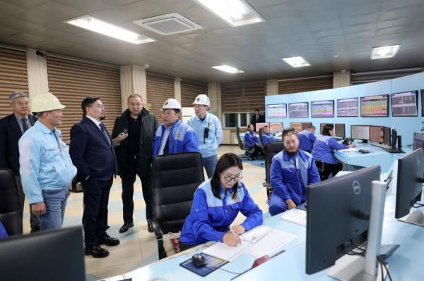 Г.Занданшатар: Зээл төлөөд өгөөч, үнэ нэмээд өгөөч гэсэн хоёрхон өгүүлбэртэй сууж байна. Өөрсдөө юу хийх вэ гэдэг нь тодорхойгүй