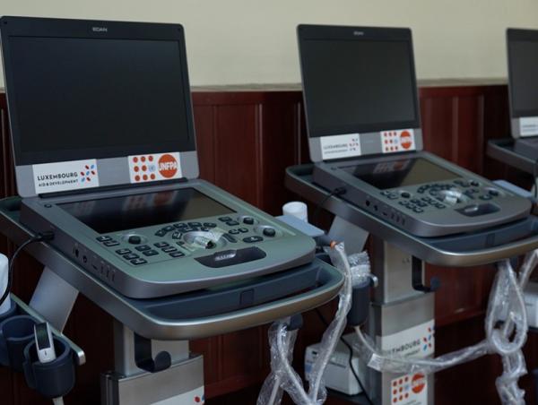 Алслагдсан сумдын эрүүл мэндийн төвүүдэд ургийн эмгэгийг эрт илрүүлэх зөөврийн хэт авиан болон зүрхний бичлэгийн аппаратыг хүлээлгэн өгөв