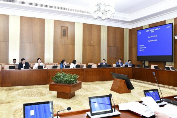 ЭЗБХ: “Зээлийн хүүг бууруулах талаар авах арга хэмжээний тухай” болон “Хянан шалгах түр хороо байгуулах тухай” УИХ-ын тогтоолын төслүүдийг хэлэлцэв