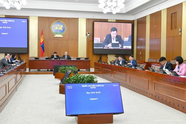 ЭЗБХ: “Зээлийн хүүг бууруулах стратеги батлах тухай” УИХ-ын тогтоолын хэрэгжилтийн талаар ажлын хэсгийн санал, дүгнэлтийг сонслоо