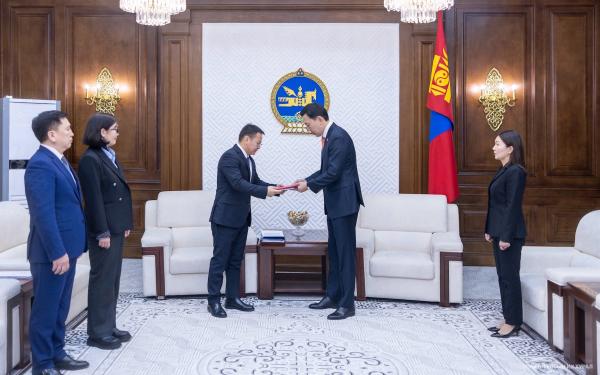 Гадаад зээллэгийн ашиглалт, үр ашгийг нэмэгдүүлэх тухай анхдагч хуулийн төслийг өргөн мэдүүллээ