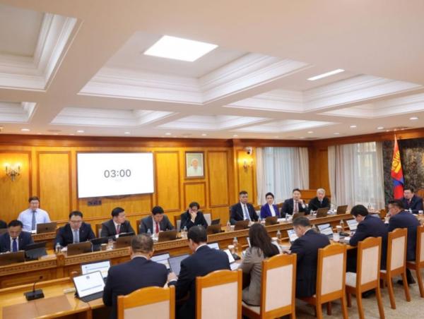 &ldquo;Тусгай замын автобус&rdquo; төслийн санхүүжилт болох АХБ-ны зээлийн хэлэлцээрийг хэлэлцэн дэмжлээ