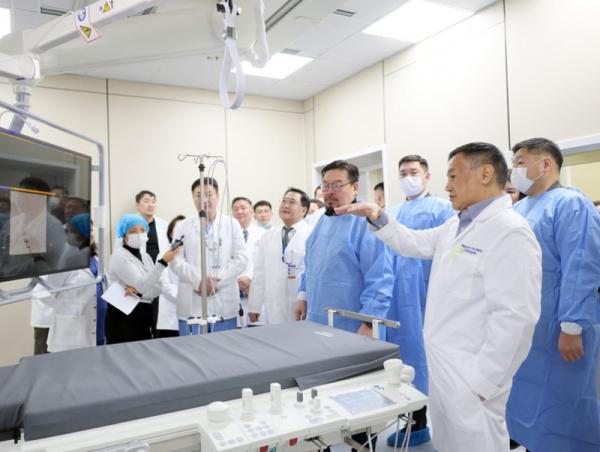 Хавдар судлалын үндэсний төв мэс заслын эмчилгээндээ робот ашиглахаар зэхэж байна