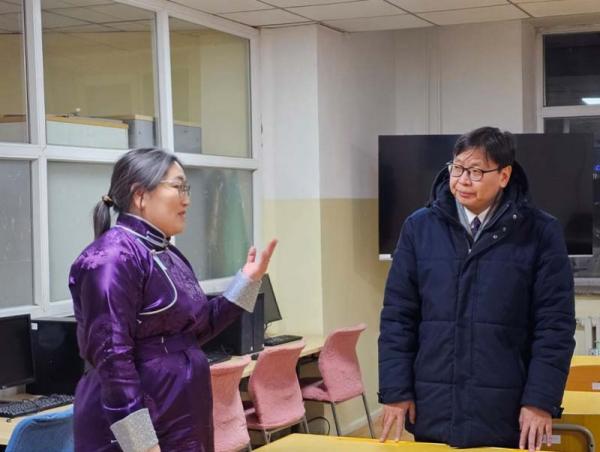 Боловсролын сайд П.Наранбаяр Хөвсгөл аймгийн &ldquo;Насан туршийн суралцахуйн төв&rdquo;- ийн үйл ажиллагаатай танилцжээ
