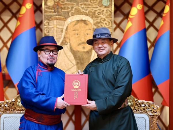 Монгол Улсын Ерөнхийлөгч У.Хүрэлсүх уламжлалт анагаах ухааныг хөгжүүлэх тухай зарлиг гаргалаа