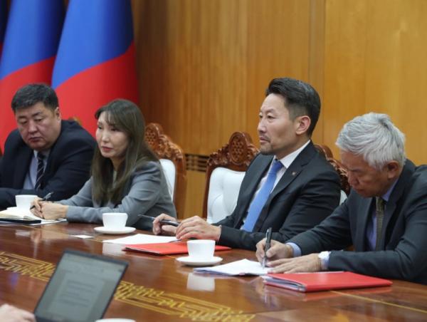 Азийн хөгжлийн банктай хамтран хэрэгжүүлэх төслүүдийн талаар санал солилцов