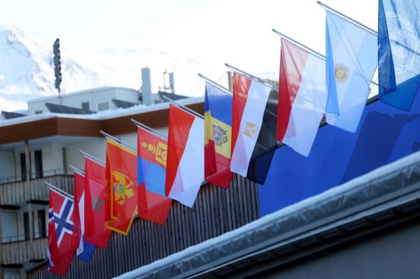 Дэлхийн эдийн засгийн чуулга уулзалтад Ерөнхий сайд Г.Занданшатар тэргүүтэй төлөөлөгчид оролцож байна