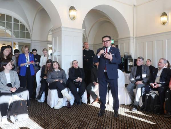 Г.Занданшатар: Сурагч бүрийн онцлогт нийцүүлсэн, хиймэл оюунд суурилсан &ldquo;туслах багш&rdquo; хөгжүүлж байна