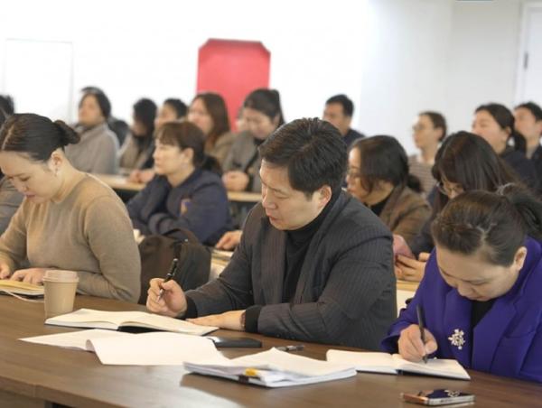 Ж.Чинбүрэн: Эмийн үнэ, чанарын асуудлыг шийдэхэд иргэдийн хяналт маш чухал учраас em.hdc.gov.mn цахим хуудсыг ашиглаж хэвшээрэй