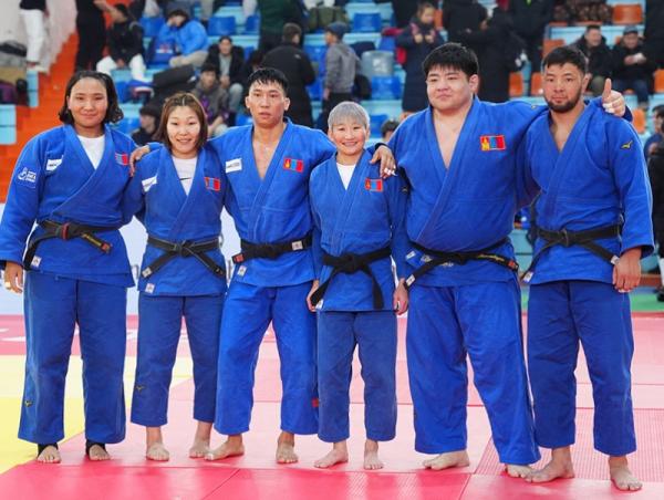 &ldquo;Алдар&rdquo; спорт хорооны баг, тамирчид холимог багийн улсын аварга боллоо