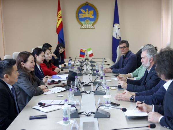 БНИУ-ын Эксим банкны төлөөлөгчдийг хүлээн авч уулзлаа