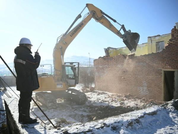 &ldquo;Сэлбэ 20 минутын хот&rdquo; төслийн газар чөлөөлөлтөөр өндөр төвөгшилтэй объектыг буулгаж, нураах ажлыг эхлүүллээ