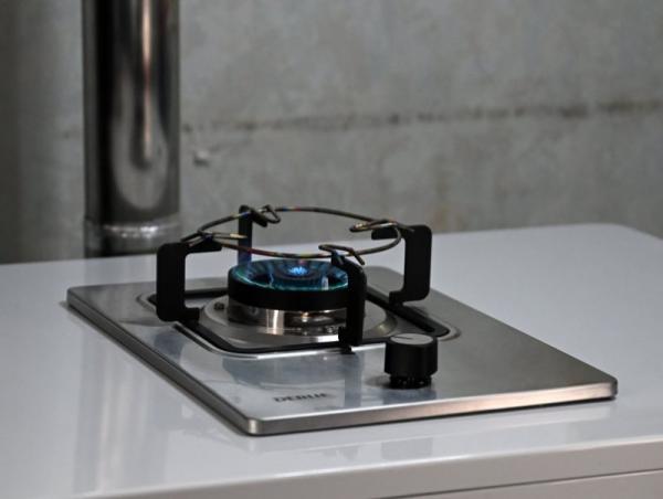 Хий алдагдахаас урьдчилан сэргийлсэн, хамгаалалт сайтай зуухыг айл өрхүүдэд суурилуулж байна