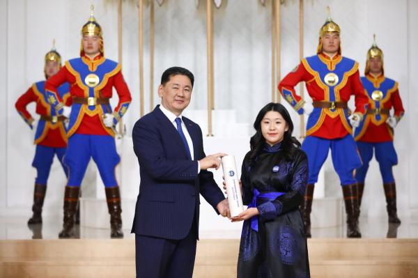 &ldquo;Ерөнхийлөгчийн илгээлт-2100&rdquo; хөтөлбөрийн эздэд захиа, даалгавар гардууллаа